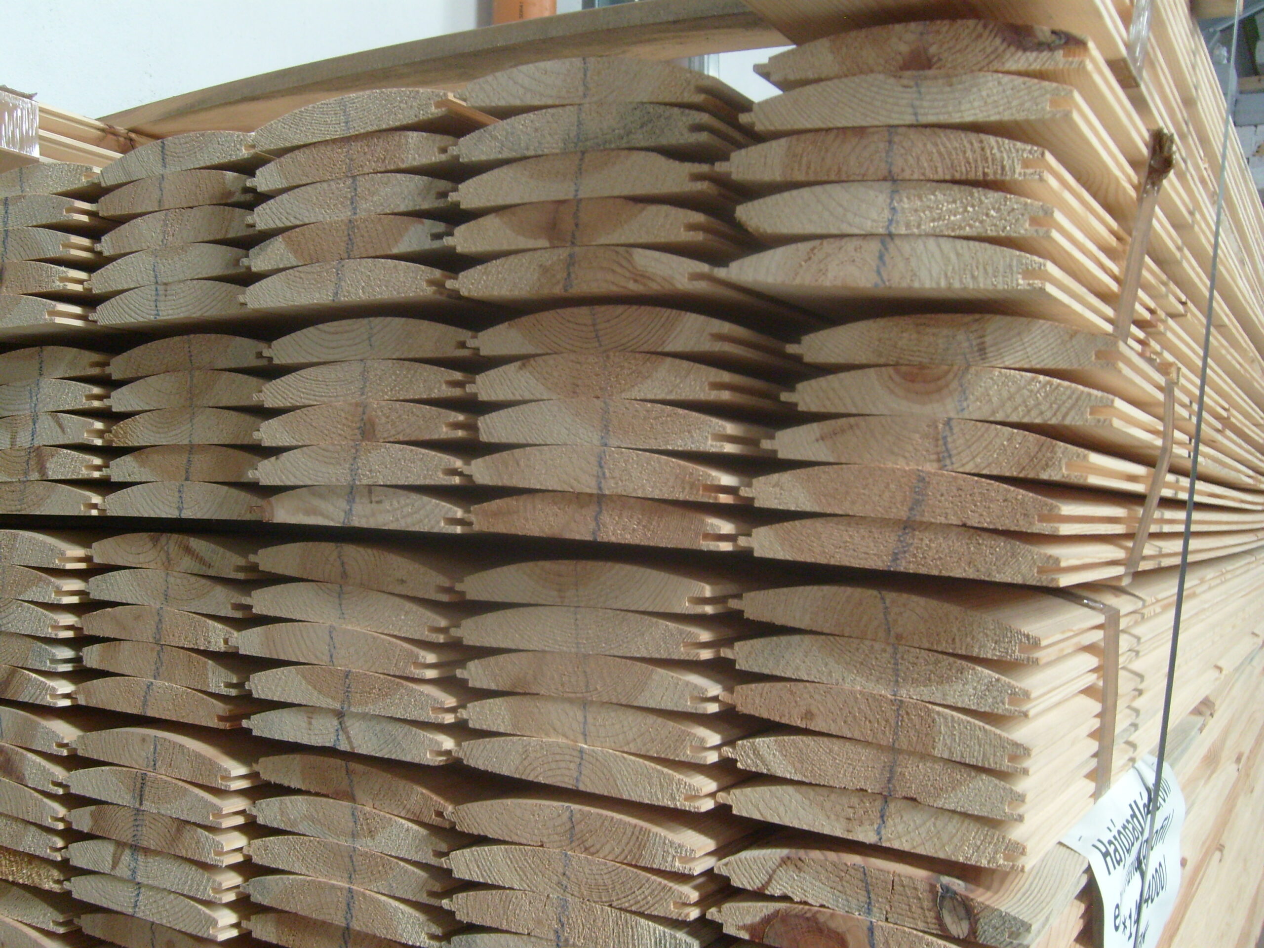 Borovi fenyő faházprofil 22x146 mm – 4 m hosszú