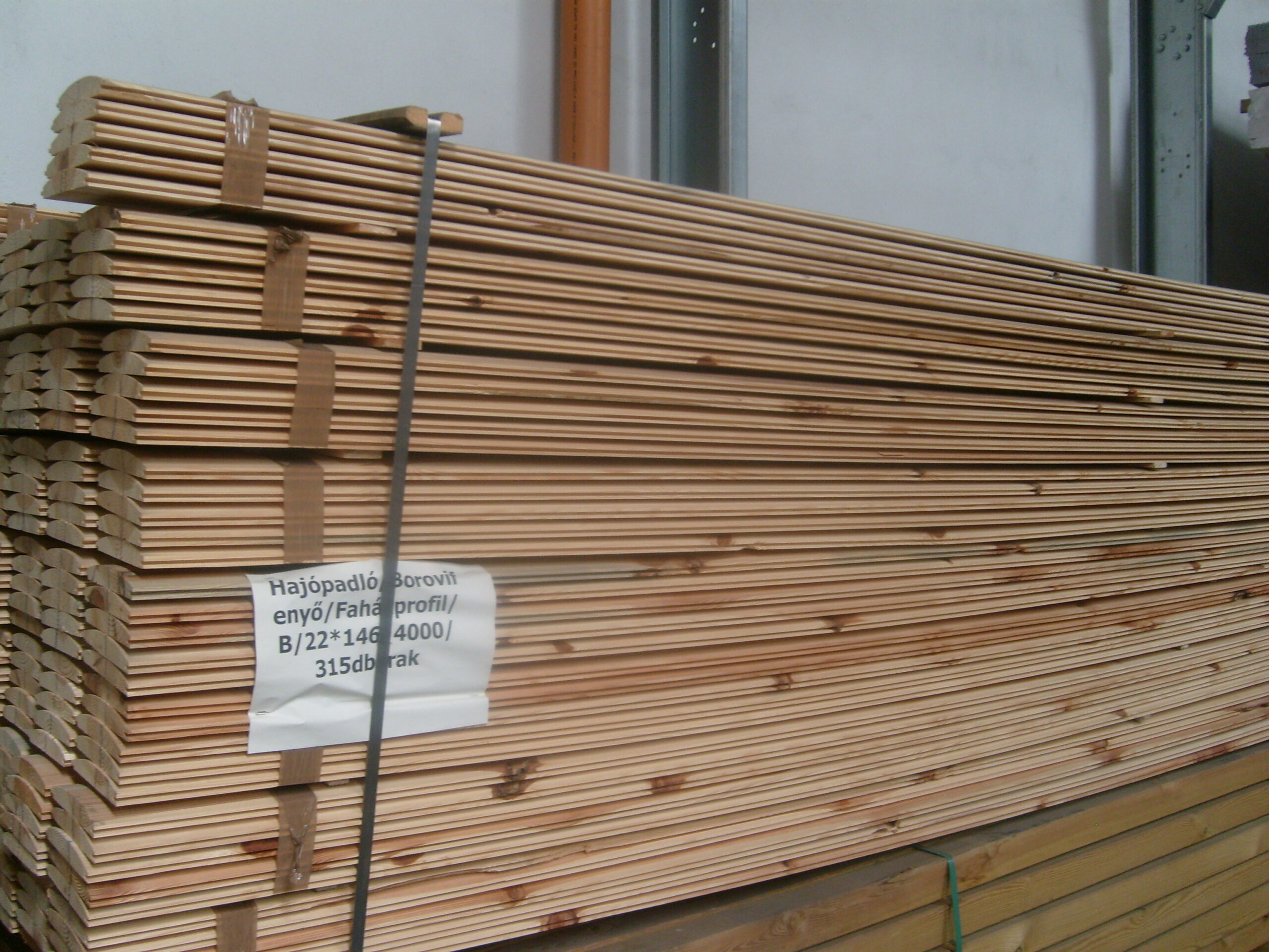 Borovi fenyő faházprofil – 22×146×4000 mm (B minőség)