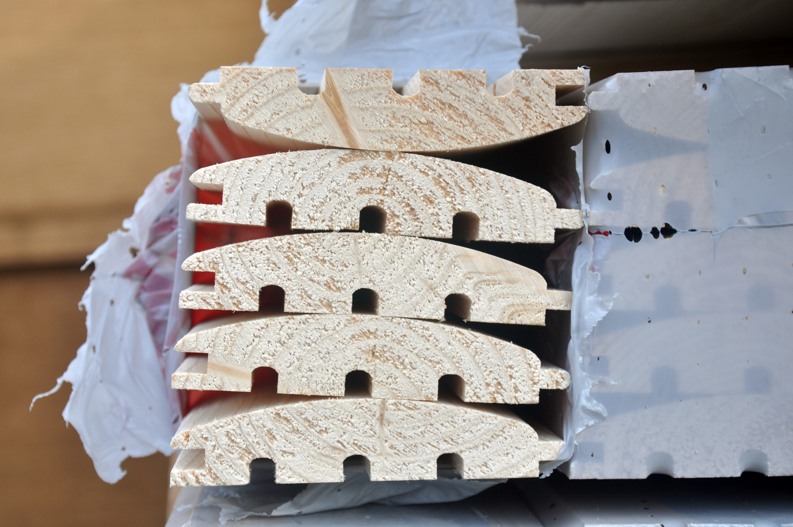 Borovi fenyő faházprofil – nút-féder, domború homlokfelület